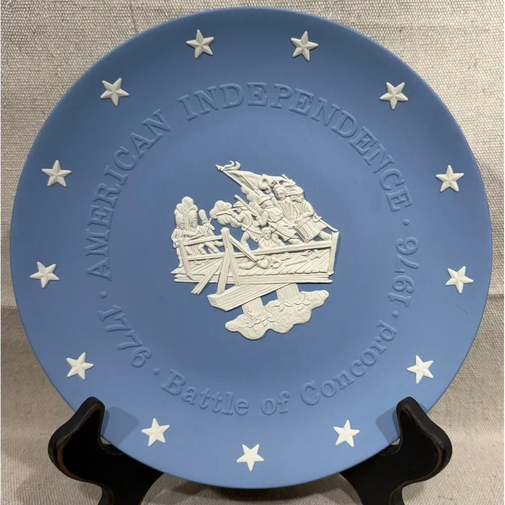 Wedgwood Jasperware American Independence Battle of Concord Bicentennial Plate